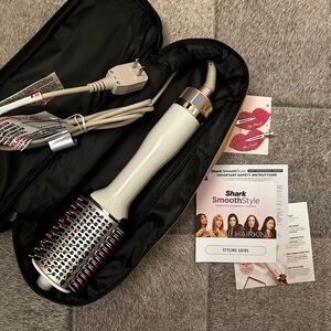 NEW! Shark SmoothStyle Heated Comb + Blow Dryer Brush